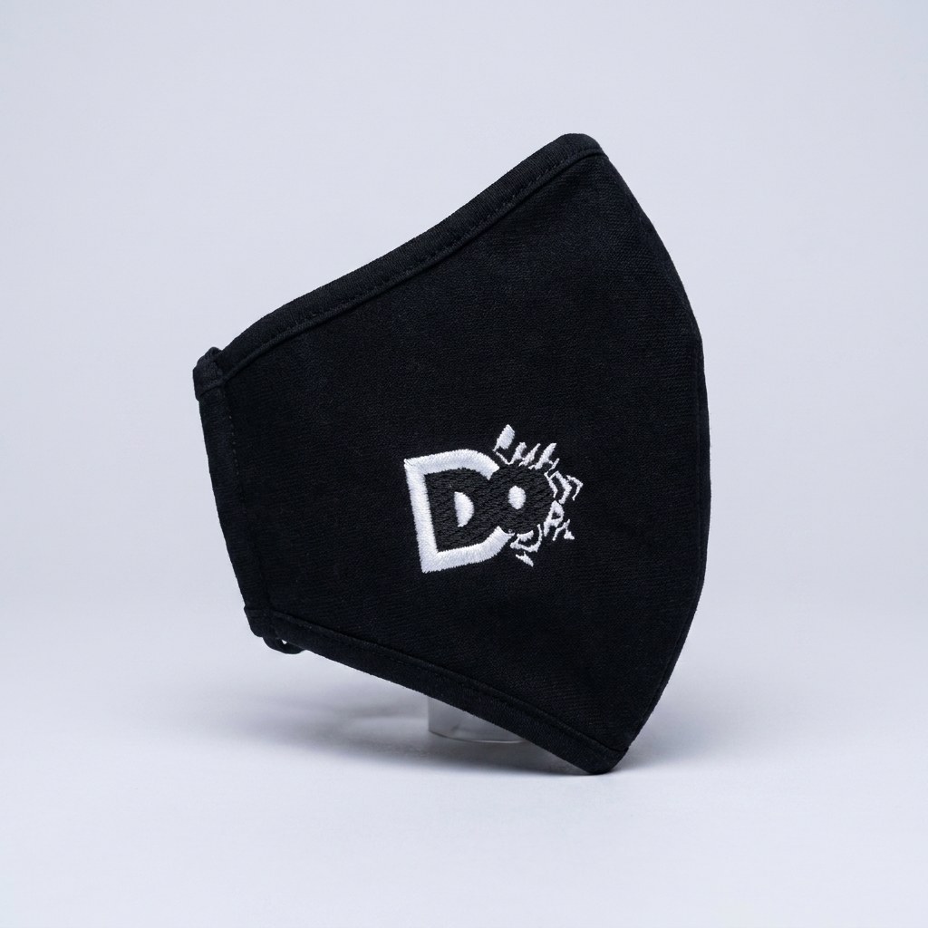 Mascarilla de tela con logo bordado